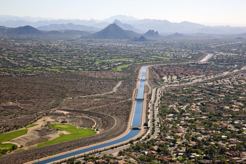 The Arizona Canal flowing through Scottsdale