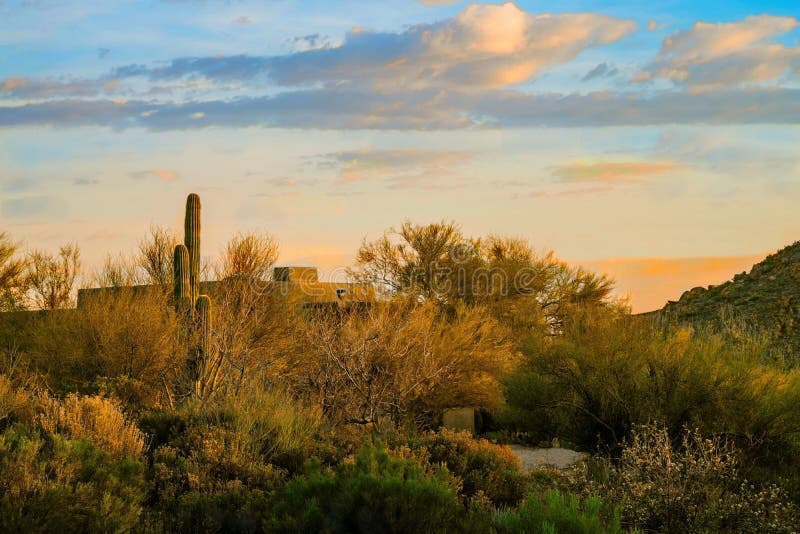 Arizona pustyni Adobe stylu utrzymanie przy zmierzchem obraz stock Arizona pustyni Adobe stylu utrzymanie przy zmierzchem obraz stock