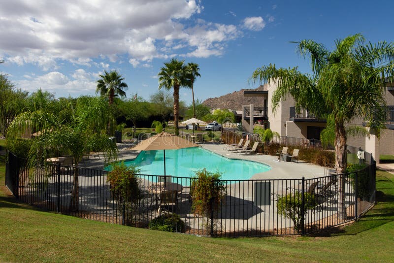 Arizona-Südwesterholungsort-Eigentums-Pool lizenzfreie stockbilder Arizona-Südwesterholungsort-Eigentums-Pool lizenzfreie stockbilder