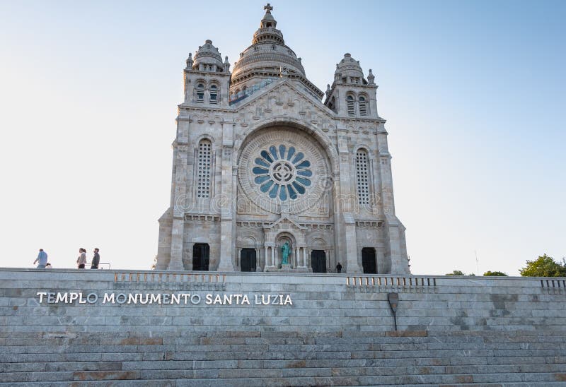 Arkitektonisk detalj av den Santa Luzia basilikan i Viana do Castelo royaltyfria foton Arkitektonisk detalj av den Santa Luzia basilikan i Viana do Castelo royaltyfria foton