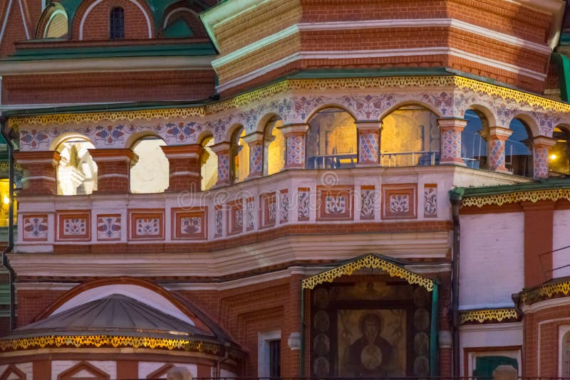 Arkitektoniska detaljer av domkyrkan för St-basilika` s på röd fyrkant Afton för sunsetn royaltyfri bild Arkitektoniska detaljer av domkyrkan för St-basilika` s på röd fyrkant Afton för sunsetn royaltyfri bild