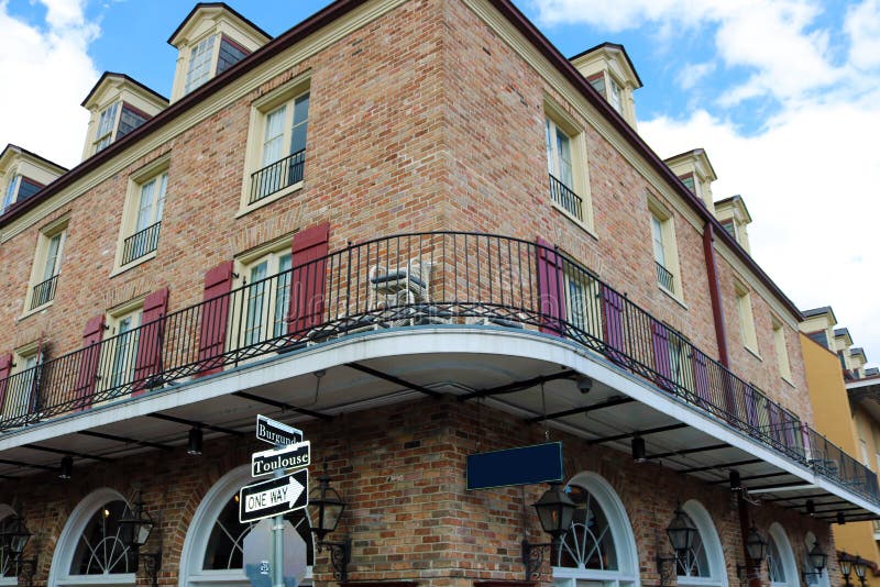 Arkitektur för färgrikt hus New Orleans för fransk fjärdedel klassisk unik royaltyfria foton Arkitektur för färgrikt hus New Orleans för fransk fjärdedel klassisk unik royaltyfria foton