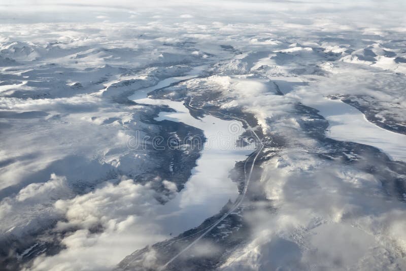 Arktyczny okrąg - Marznąć rzeki i ziemie