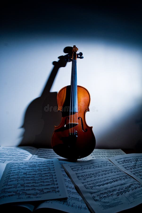 arkusze muzyczny skrzypce. zdjęcie stock arkusze muzyczny skrzypce. zdjęcie stock