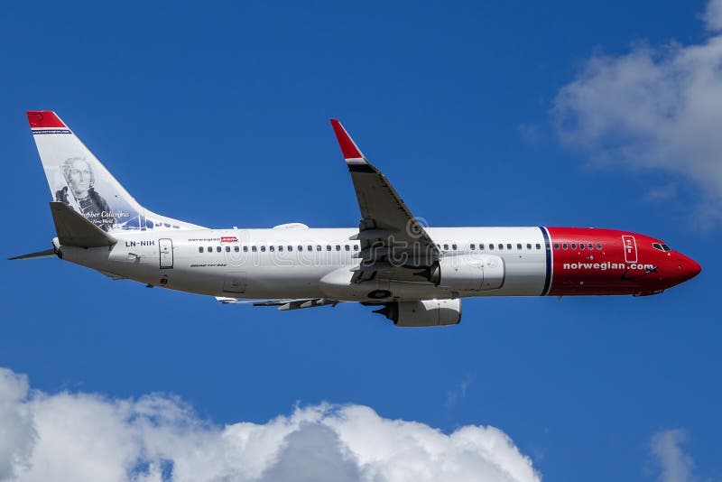 Norwegian Air Shuttle ASA, Boeing 737 - 800 take off royalty free stock photos Norwegian Air Shuttle ASA, Boeing 737 - 800 take off royalty free stock photos