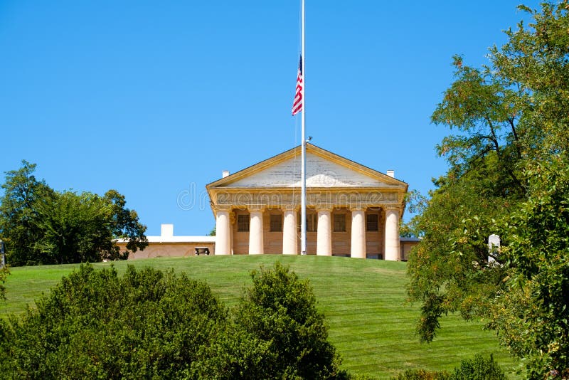 Arlington House at the Arlington National Cemetery in Virginia,. Arlington House at the Arlington National Cemetery, once the home of Confederate General Robert stock photography Arlington House at the Arlington National Cemetery in Virginia,. Arlington House at the Arlington National Cemetery, once the home of Confederate General Robert stock photography