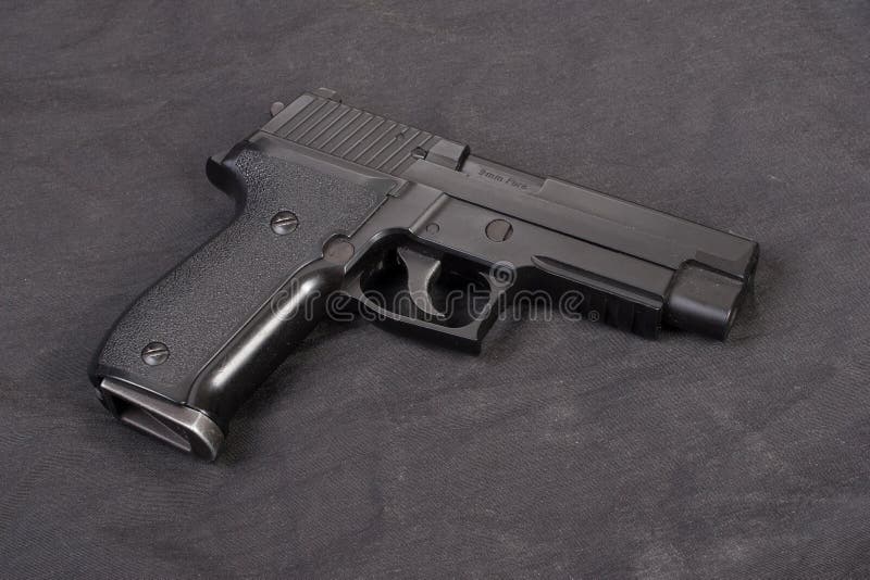 Arma Da Mao No Preto Foto De Stock Imagem De Mao Arma 31275018