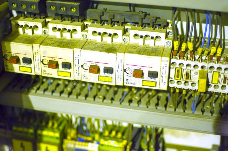 Armadietto elettrico Componenti del corpo di macchina di CNC fotografie stock Armadietto elettrico Componenti del corpo di macchina di CNC fotografie stock