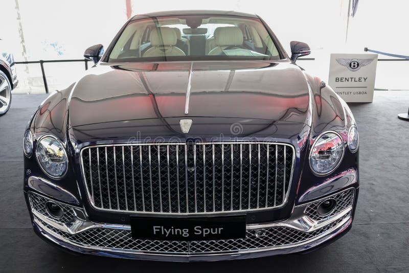 Armação de um carro negro luxuoso e propulsor de bentley fotografia de stock
