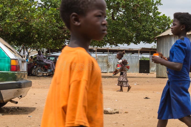 Arme ländliche afrikanische Kinder 13 lizenzfreies stockfoto Arme ländliche afrikanische Kinder 13 lizenzfreies stockfoto