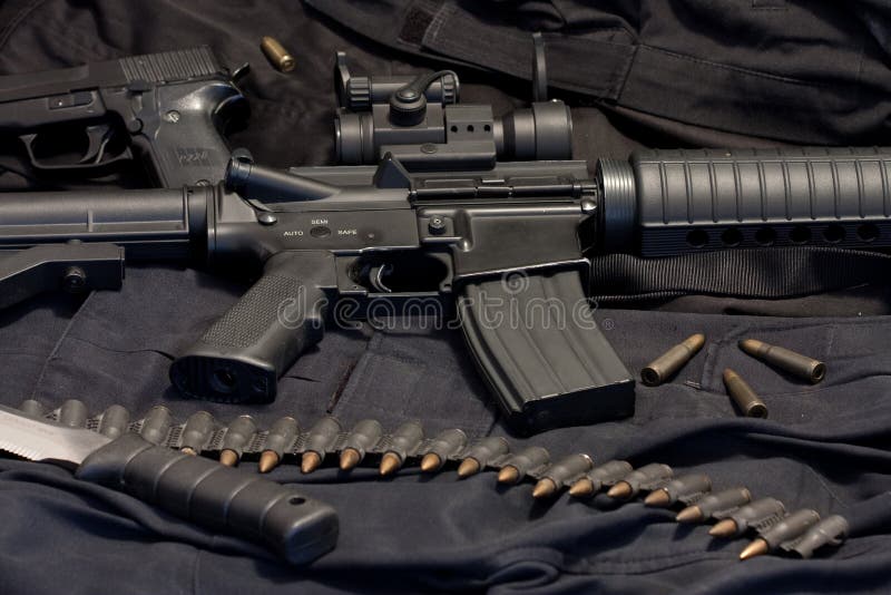 Arme à Feu De Fusil D'assaut, Armes M4A1 Et équipement Militaire Pour L' armée Photo stock - Image du officier, assaut: 95902938