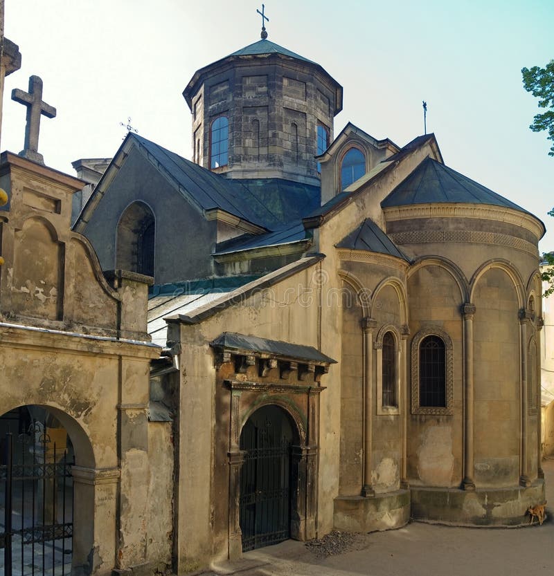 Antiguo armenio iglesia en la ciudad (ucrania), seis tiros una puntada.