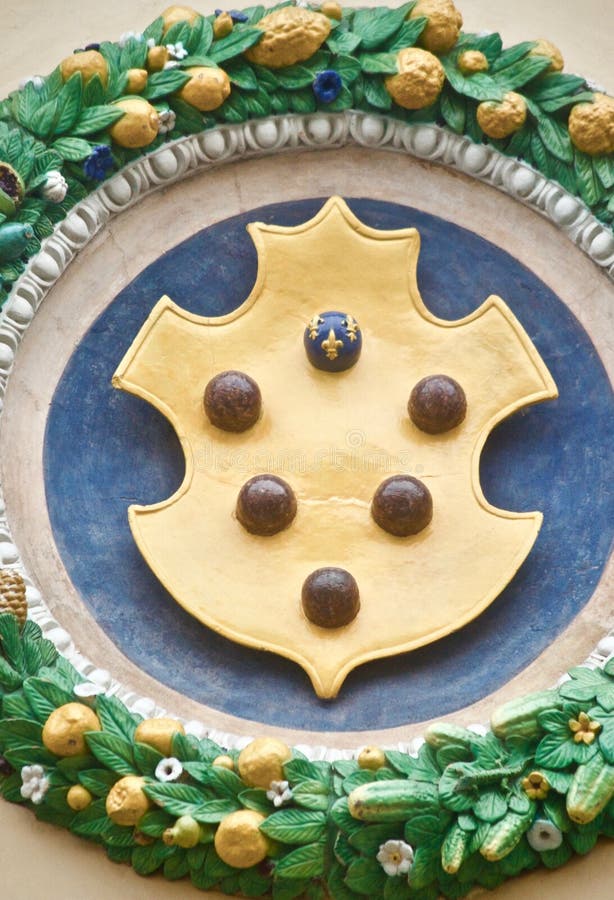 Armi dello schermo della famiglia di Medici vecchie con le palle fotografie stock Armi dello schermo della famiglia di Medici vecchie con le palle fotografie stock