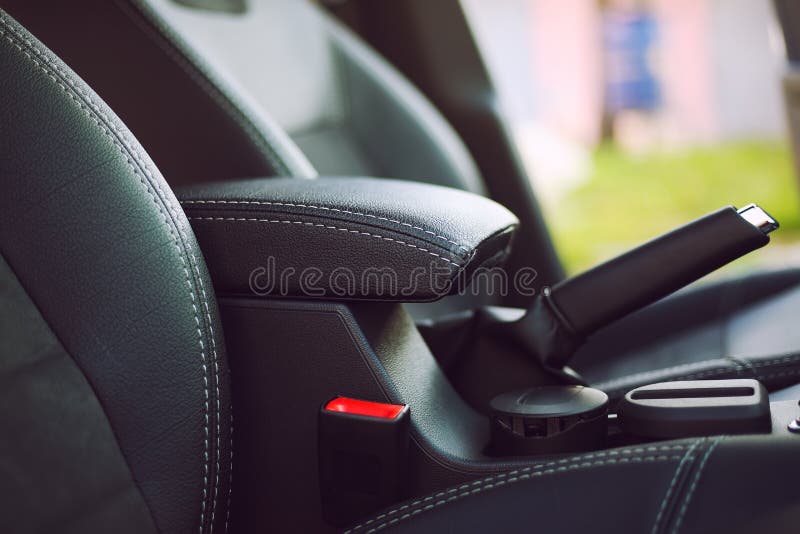 Armlehne Im Auto Mit Becherhalter Für Die Hintere Sitzreihe