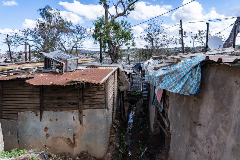 Armoede In Zuid Afrika Armoede in Zuid - Afrika Met Verval Van Het Lokale Stadsbestuur Stock
