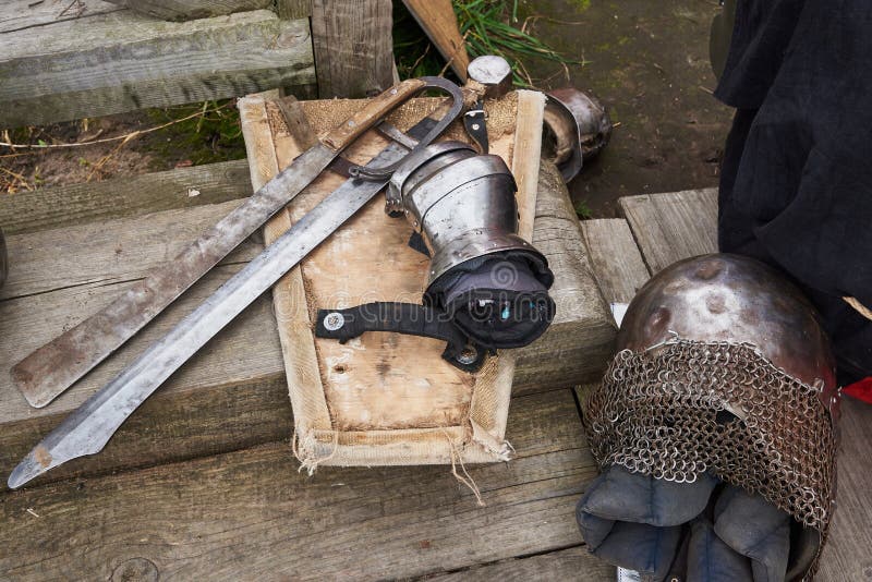 Armura participanților la competiția pentru bătălia medievală stock photos
