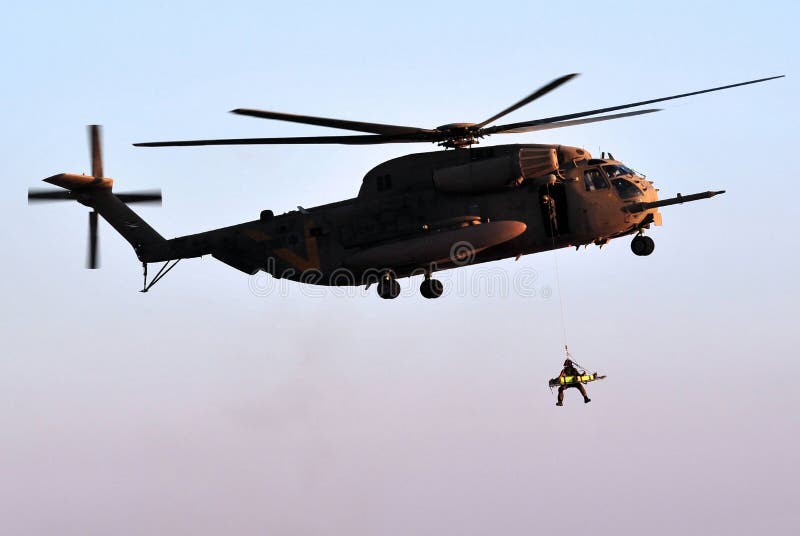 Israelí militar helicóptero53 elección arriba soldado después herido soldado.