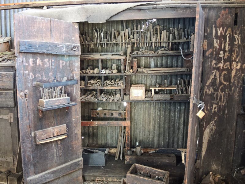 Armário de ferramenta velho do operador da estrada de ferro