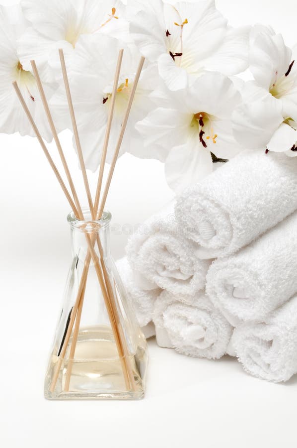 Aromatherapy diffuser with towels