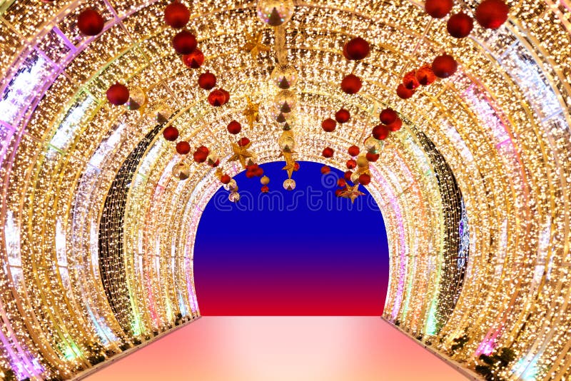 Arquez l'or de bokeh, voûte légère d'or brouillée de nuit de fond de Bokeh de voûte d'éclat jaune coloré des lampes LED, porte de photos stock Arquez l'or de bokeh, voûte légère d'or brouillée de nuit de fond de Bokeh de voûte d'éclat jaune coloré des lampes LED, porte de photos stock
