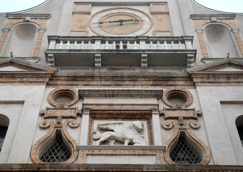 Arquez Torrazzo Au Centre Historique De Crema Dans La Province De Crémone En Lombardie Italie 