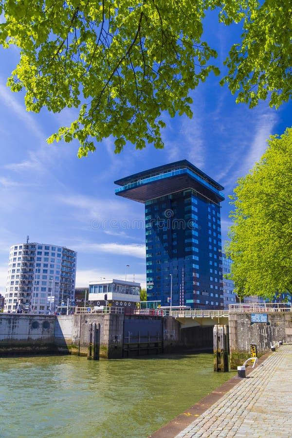 Arquitectura moderna del centro de ciudad de Rotterdam durante un día claro, fotografía de archivo libre de regalías Arquitectura moderna del centro de ciudad de Rotterdam durante un día claro, fotografía de archivo libre de regalías