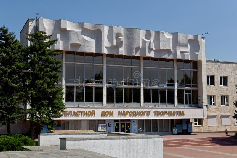 Arquitectura soviética - casa regional del arte popular Karl Marx Square, Rostov-On-Don, Rusia 2 de agosto de 2016 imágenes de archivo libres de regalías Arquitectura soviética - casa regional del arte popular Karl Marx Square, Rostov-On-Don, Rusia 2 de agosto de 2016 imágenes de archivo libres de regalías