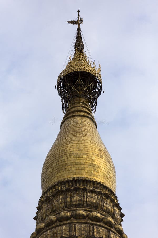 Arquitectura tradicional del templo del stupa de oro en la pagoda Rangún Myanmar Asia sudoriental del shwedagon foto de archivo Arquitectura tradicional del templo del stupa de oro en la pagoda Rangún Myanmar Asia sudoriental del shwedagon foto de archivo