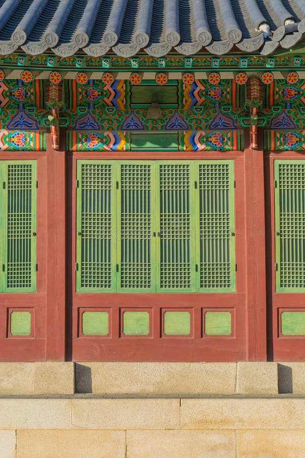 Arquitetura bonita e velha no palácio de Changdeokgung em Seoul imagem de stock royalty free Arquitetura bonita e velha no palácio de Changdeokgung em Seoul imagem de stock royalty free