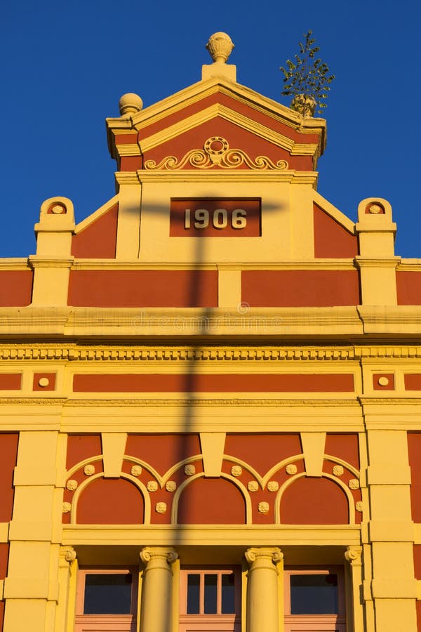 Arquitetura Colonial Colorida Em Manaus Brasil Foto De Stock Imagem De Tropical Comércio 