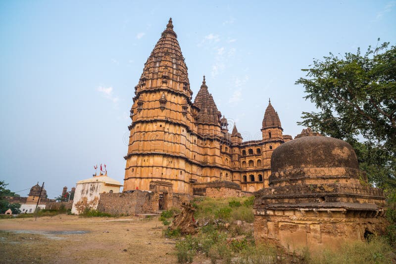 Arquitetura da cidade de Orchha, templo hindu de Chaturbhuj Orcha igualmente soletrado, destino famoso do curso em Madhya Pradesh imagens de stock royalty free Arquitetura da cidade de Orchha, templo hindu de Chaturbhuj Orcha igualmente soletrado, destino famoso do curso em Madhya Pradesh imagens de stock royalty free