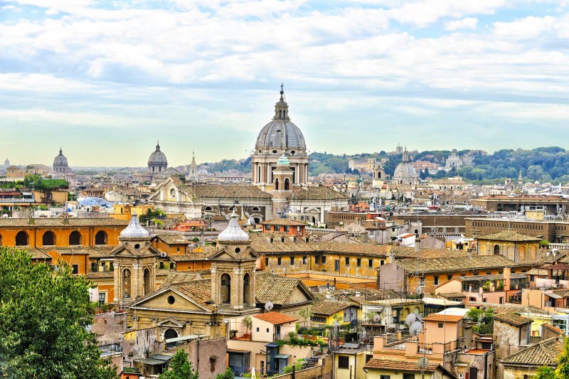 Arquitetura da cidade panorâmico bonita de Roma, Itália, curso Europa, imagens de stock royalty free Arquitetura da cidade panorâmico bonita de Roma, Itália, curso Europa, imagens de stock royalty free