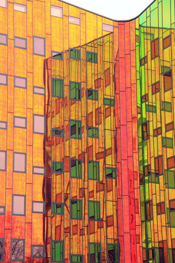 Arquitetura moderna colorida do escritório foto de stock Arquitetura moderna colorida do escritório foto de stock