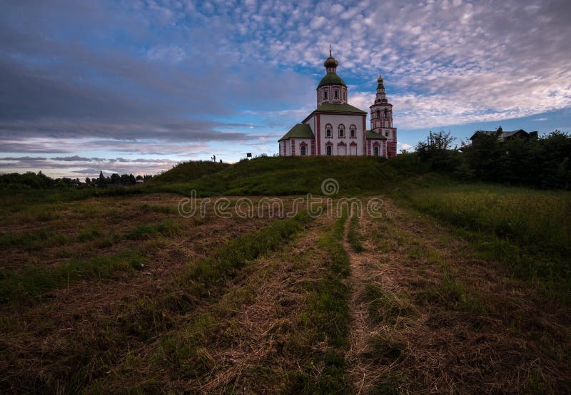 Arquitetura velha do russo A arquitetura de Rússia antiga e da província do russo Suzdal, região de Vladimir imagens de stock Arquitetura velha do russo A arquitetura de Rússia antiga e da província do russo Suzdal, região de Vladimir imagens de stock