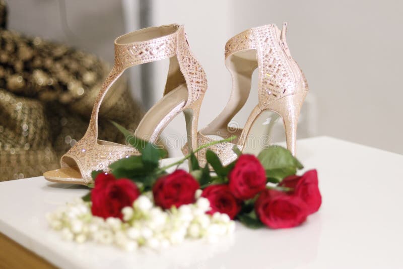 Red Punjabi Jutti, Red Wedding Shoes, Low Heel Wedding Shoes, Red Bridal  Shoes, Indian Designer Women's Wedding Shoes, Wedding Shoes Flats - Etsy |  シューズ, 手編み, 毛糸
