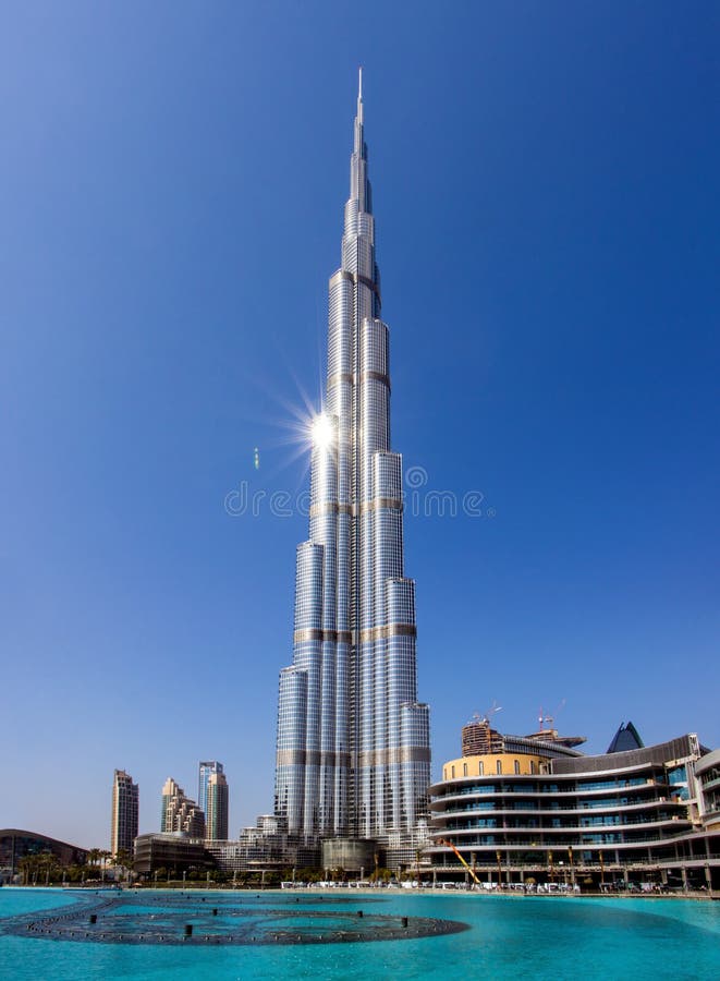 Burj Khalifa, arranha-céu e piscina, Dubai imagens de stock
