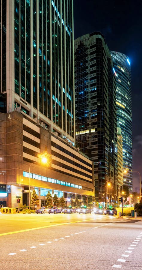 Arranha-céus no centro do núcleo do centro em Singapura na noite fotos de stock