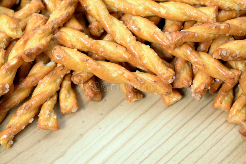 Arreglo del pretzel Roces/palillos fotos de archivo Arreglo del pretzel Roces/palillos fotos de archivo