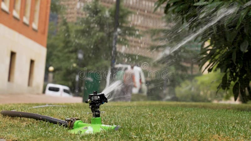 Arrosage Automatique Vaporisateur D'eau Sur Herbe Verte Et