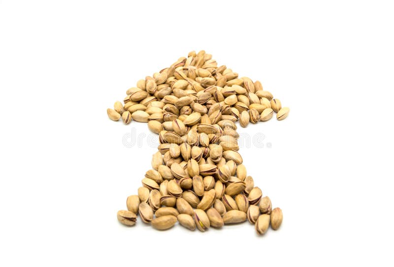 Arrostita a secco del pistacchio del primo piano e salato come forma della freccia isolata su bianco fotografia stock libera da diritti Arrostita a secco del pistacchio del primo piano e salato come forma della freccia isolata su bianco fotografia stock libera da diritti