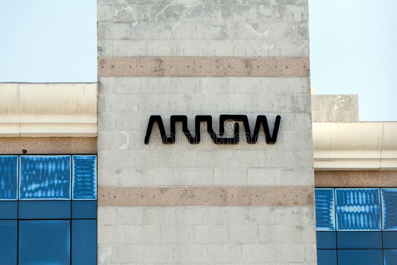 Arrow Electronics-Logo auf Pfeilgebäude lizenzfreie stockfotos Arrow Electronics-Logo auf Pfeilgebäude lizenzfreie stockfotos