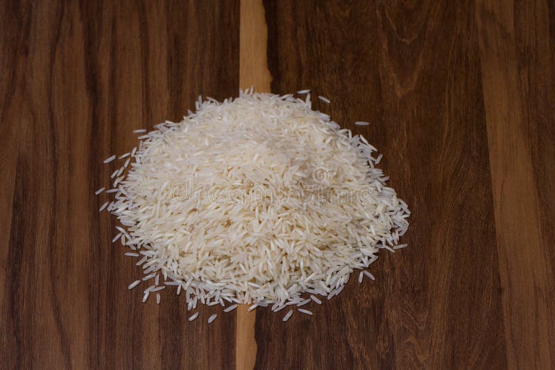 Arroz basmati de la India imagen de archivo. Imagen de llano 124426833
