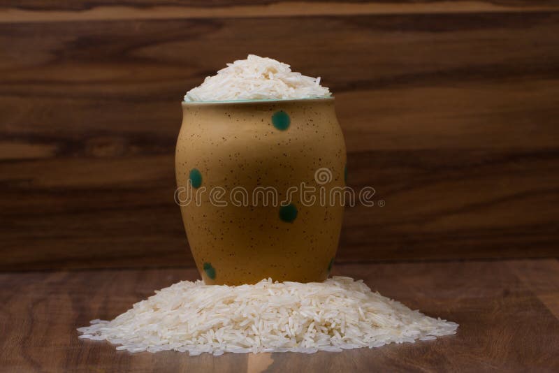 Arroz basmati de la India imagen de archivo. Imagen de cena 124426891