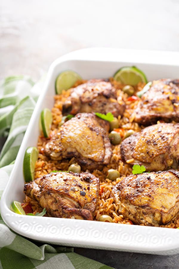 Arroz-Betrug Pollo, Verbranntes Huhn Mit Spanischem Reis Stockfoto ...