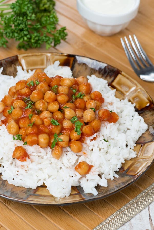 Arroz Con Los Garbanzos En Salsa De Tomate Imagen de archivo Imagen