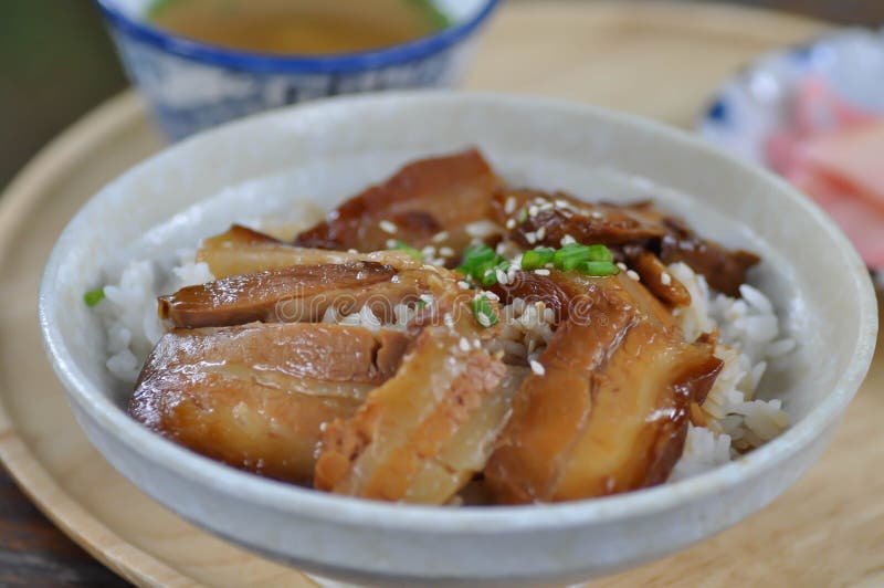 Arroz tocado com porco ou porco imagem de stock royalty free