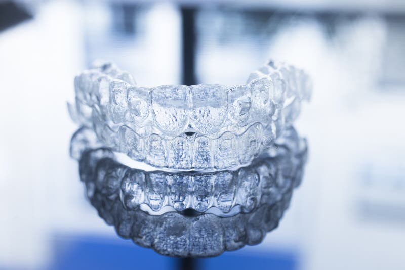 Arrêtoirs dentaires invisibles d'accolades de dispositifs d'alignement de parenthèses de dents