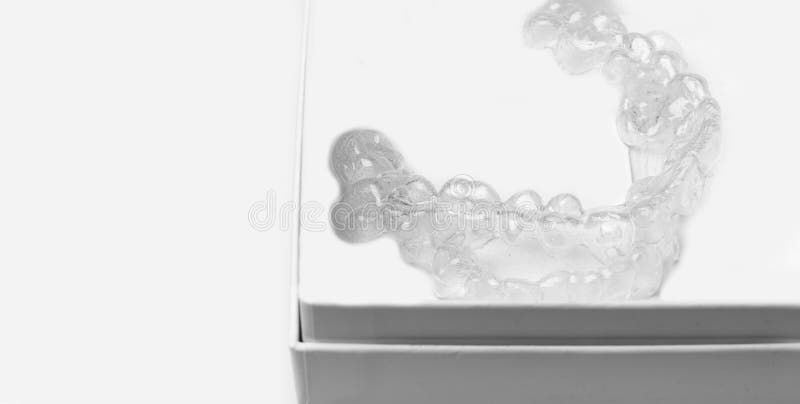 Arrêtoirs en plastique d'art dentaire d'accolades de dents de parenthèses de dispositifs d'alignement dentaires invisibles de den
