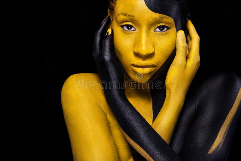 Cheerful Young African Woman With Art Fashion Makeup. An Amazing Woman With Black And Yellow Makeup Stock Photo - Image of abstract, body: 113566732 - 웹