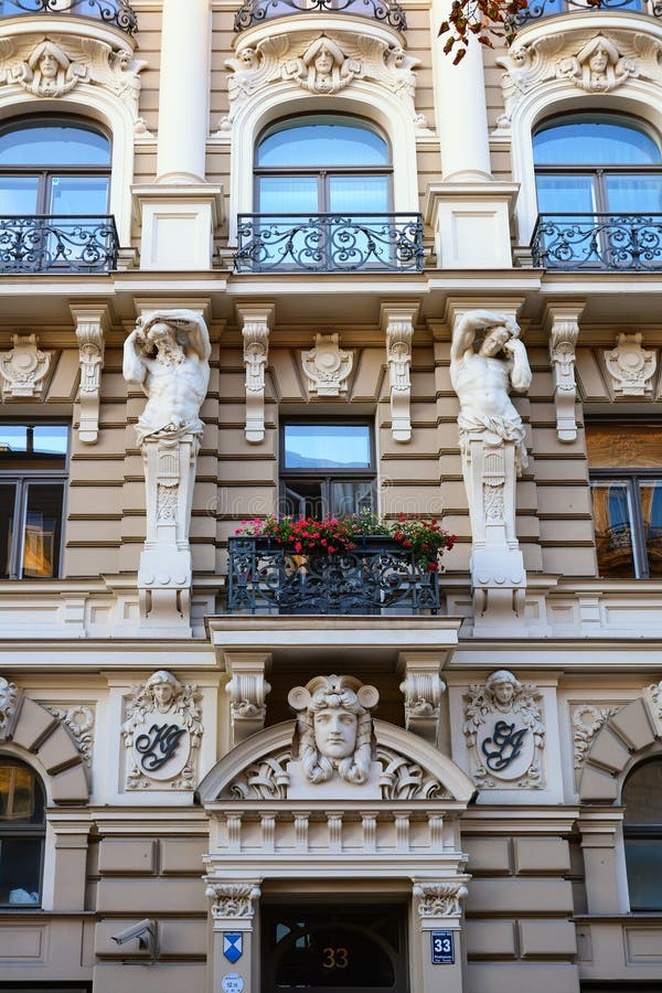 Art Nouveau-Gebäude auf Alberto Street in Riga lizenzfreie stockbilder Art Nouveau-Gebäude auf Alberto Street in Riga lizenzfreie stockbilder